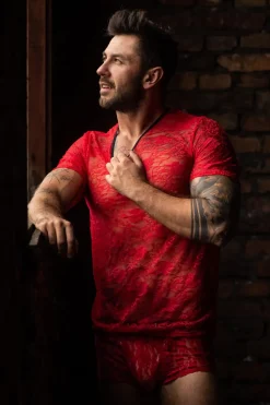 Brave T-Shirt aus Spitze in Rot