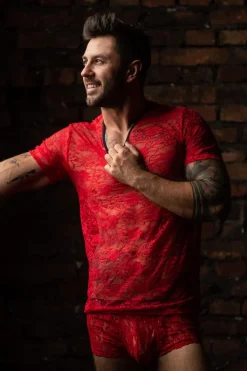 Brave T-Shirt aus Spitze in Rot