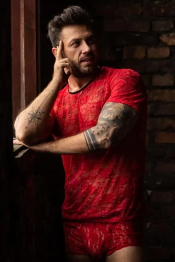 Brave T-Shirt aus Spitze in Rot