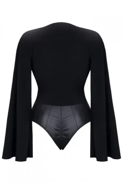 Eleganter Body mit langen Ärmeln, auf der Vorderseite ein spektakuläres Dekolleté und einem schön betontem Gesäß auf der Rückseite