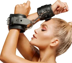 Handfessel aus Leder