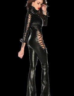 Hautenger Overall aus Lederimitat in schwarz