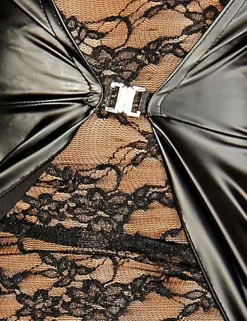 Langer Mantel aus Powerwetlook