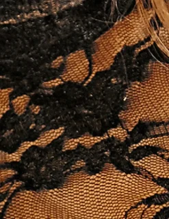 Minikleid aus zarter Spitze mit Floralmotiven